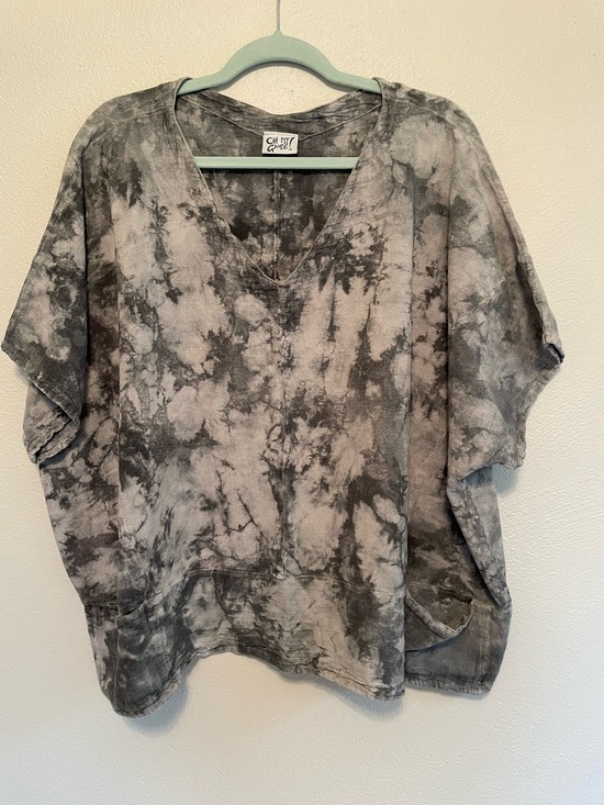 Oh My Gauze! Tops - Oh My Gauze! Gray Tye-Dye
V-Neck Oversized Short Sleeve Pockets